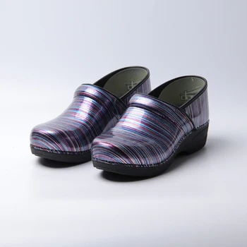 Дамски чехли сабо в разноцветную ивица е Лека за обувки, устойчиви на хлъзгане, за комфорт и подкрепа 