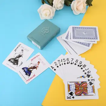 Карти за покер с тайните маркировка, обещаваща игра на карти, магически подпори, прости, но неочаквани трикове